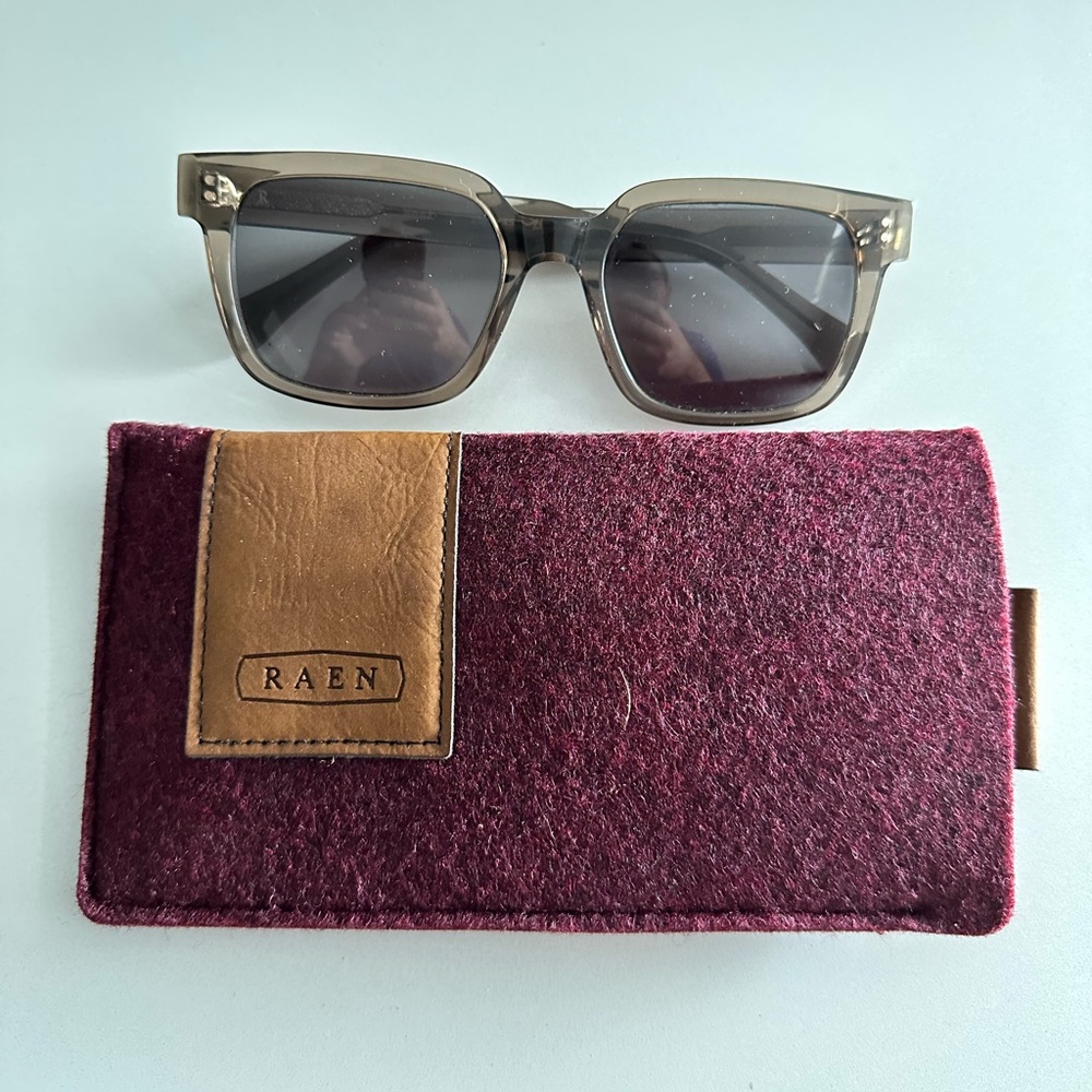 New Raen West sunglasses with Sleeve